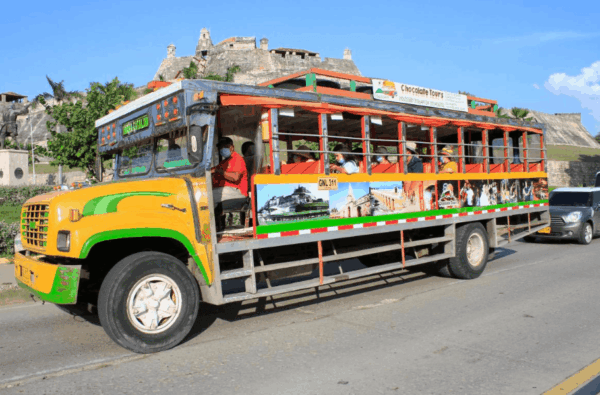 City tour en chiva recorrido histórico