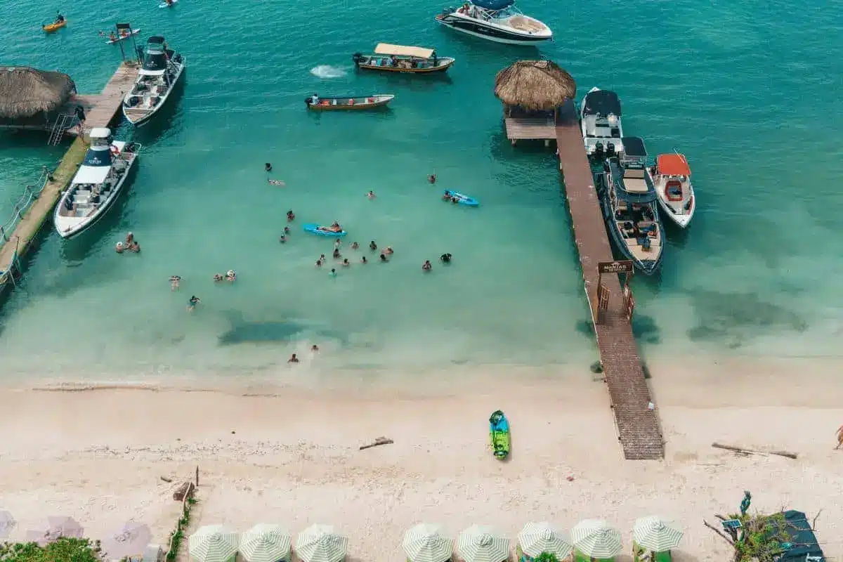 Mantas Beach Club - Image 11